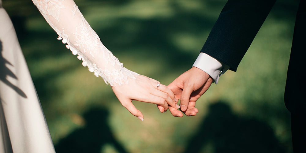 Casal de maõs dadas