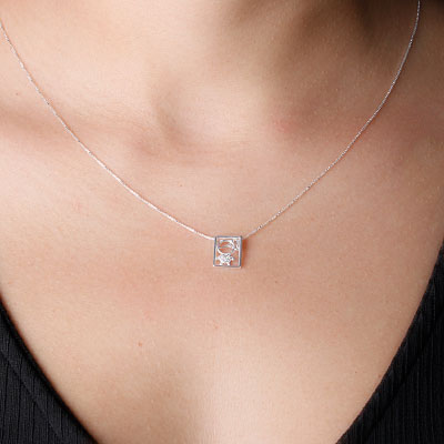 Gargantilha de Prata com Menina