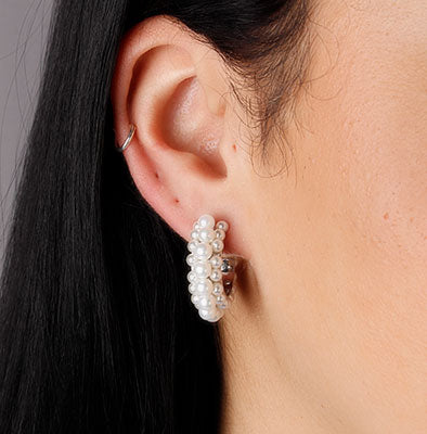 Argola de Prata com Pérolas.