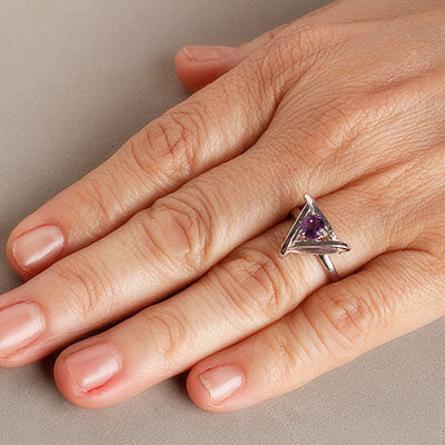 Anel de Prata com Ametista.