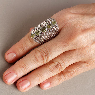 Anel de Prata com Peridoto