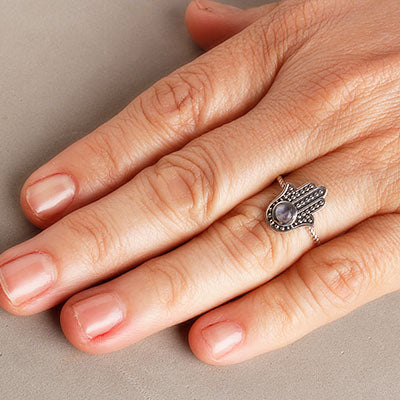 Anel de Prata Hamsa com Pedra da Lua