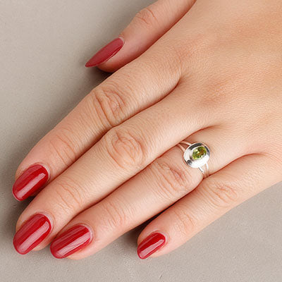 Anel de Prata com Peridoto.