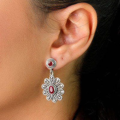 Brinco de Prata Flor com Rubi