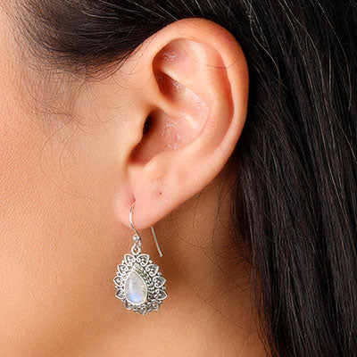 Brinco de Prata com Pedra da Lua