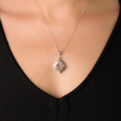 Pingente de Prata com Quartzo Rosa