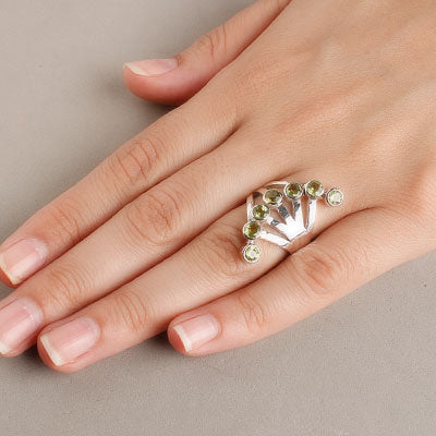 Anel de Prata com Peridoto