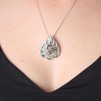 Pingente de Prata com Dragão.