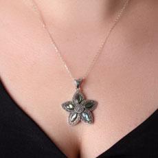 Pingente de Prata Flor com Abalone.