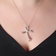 Pingente de Prata Cruz com Zircônia.