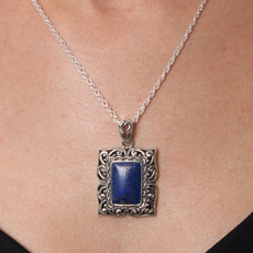 Pingente de Prata com Lápis Lázuli.