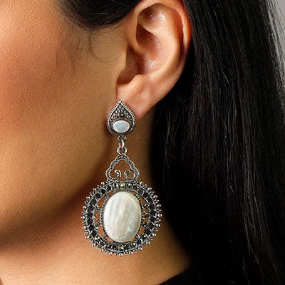 Brinco de Prata com Madrepérola.