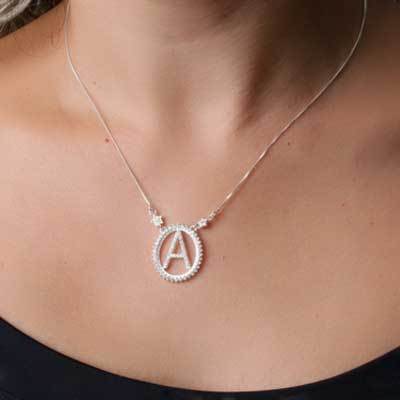 Gargantilha de Prata Letra