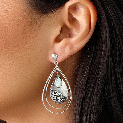 Brinco de Prata com Madrepérola.