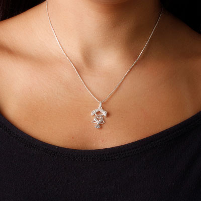 Pingente de Prata Menina