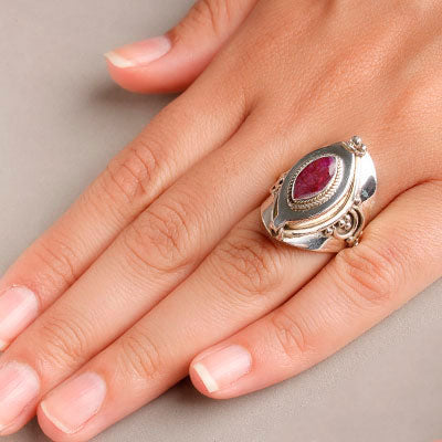 Anel de Prata Relicário com Rubi
