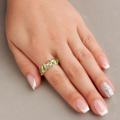 Anel de Prata com Peridoto