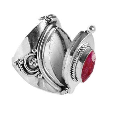 Anel de Prata Relicário com Rubi