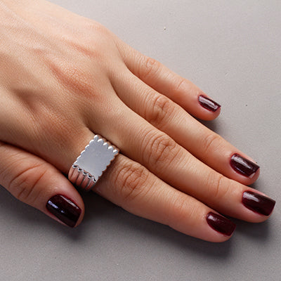 Anel de Prata Liso com Placa