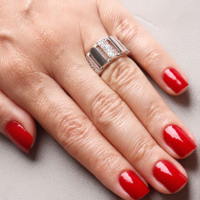 Anel de Prata com Zircônias,