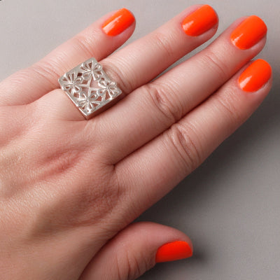 Anel de Prata  com Flores