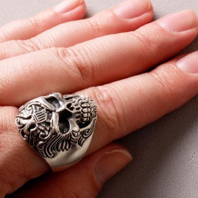 Anel de Prata com Caveira