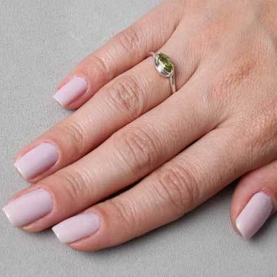 Anel de Prata com Peridoto