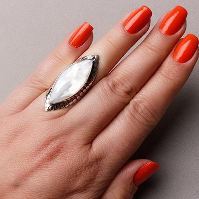 Anel de Prata com Madrepérola.