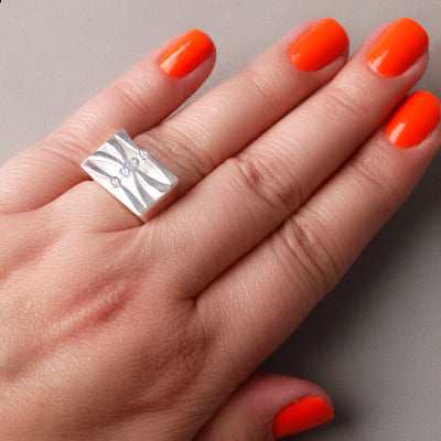 Anel de Prata com Zircônia.