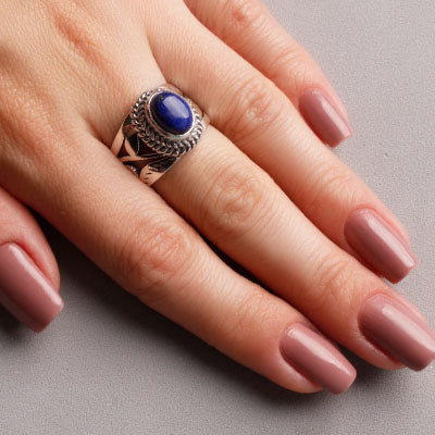 Anel de Prata com Lápis Lázuli.