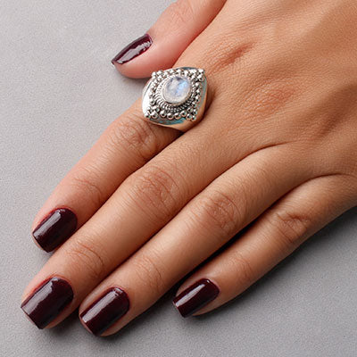 Anel de Prata com Pedra da Lua.