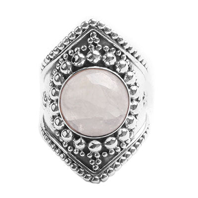 Anel de Prata com Pedra da Lua.