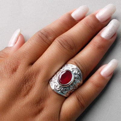 Anel de Prata com Rubi.