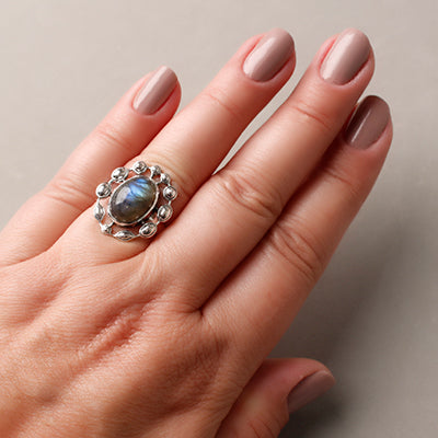 Anel de Prata com Labradorita.