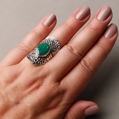 Anel de Prata com Esmeralda.