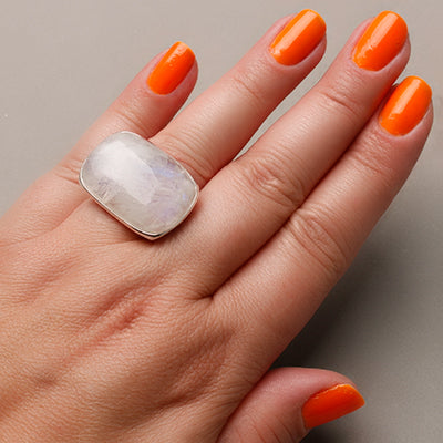 Anel de Prata com Pedra da Lua