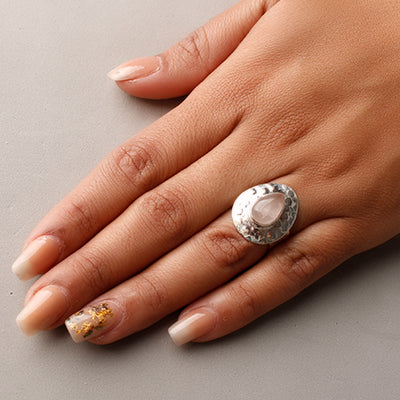 Anel de Prata com Quartzo Rosa.