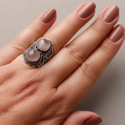 Anel de Prata com Quartzo Rosa.