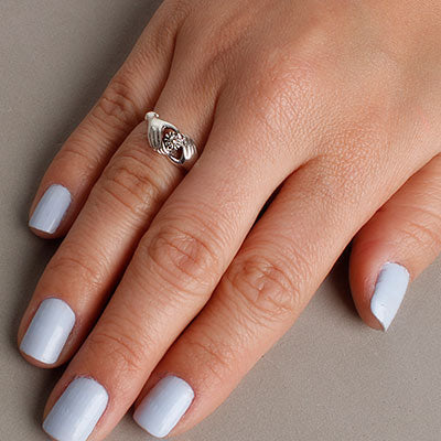 Anel de Prata Mãos.