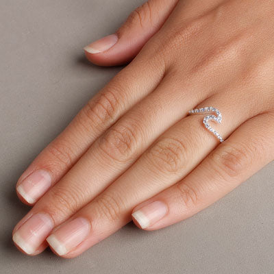 Anel de Prata Onda com Zircônias