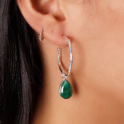 Argola de Prata com Esmeralda.