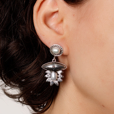 Brinco de Prata com Pérola.