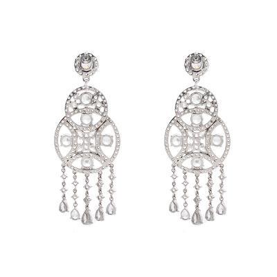 Brinco de Prata com Zircônias e Banho de Ródio.