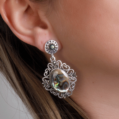 Brinco de Prata com Abalone e Marcassitas.