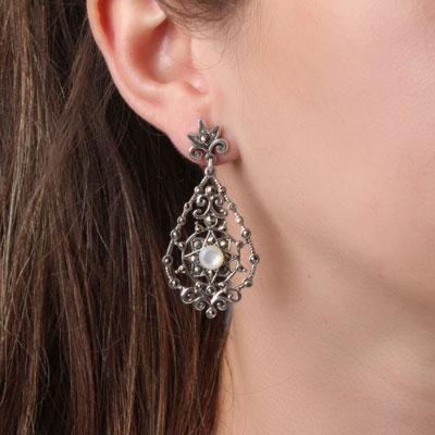 Brinco de Prata com Madrepérola.