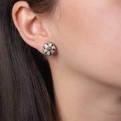 Brinco de Prata com Madrepérola.