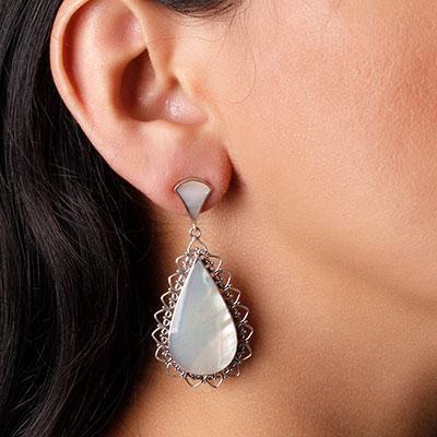 Brinco de Prata com Madrepérola.