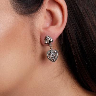 Brinco de Prata Coração com Marcassitas.