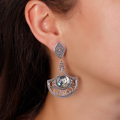 Brinco de Prata com Abalone