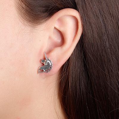 Brinco de Prata Unicórnio.